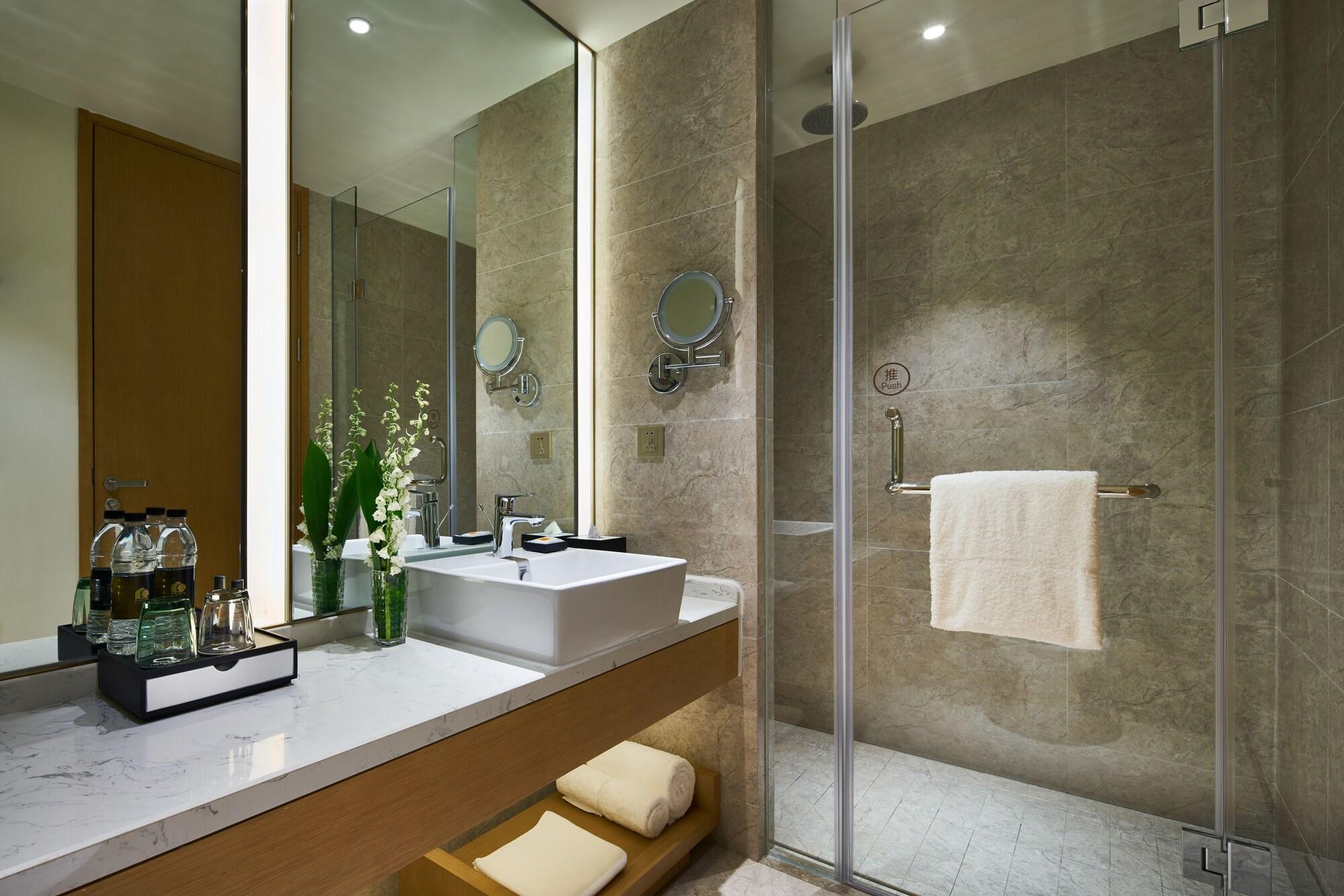 Hotel The Qube Sanjiagang - Offer Pudong International Airport And Shuttle